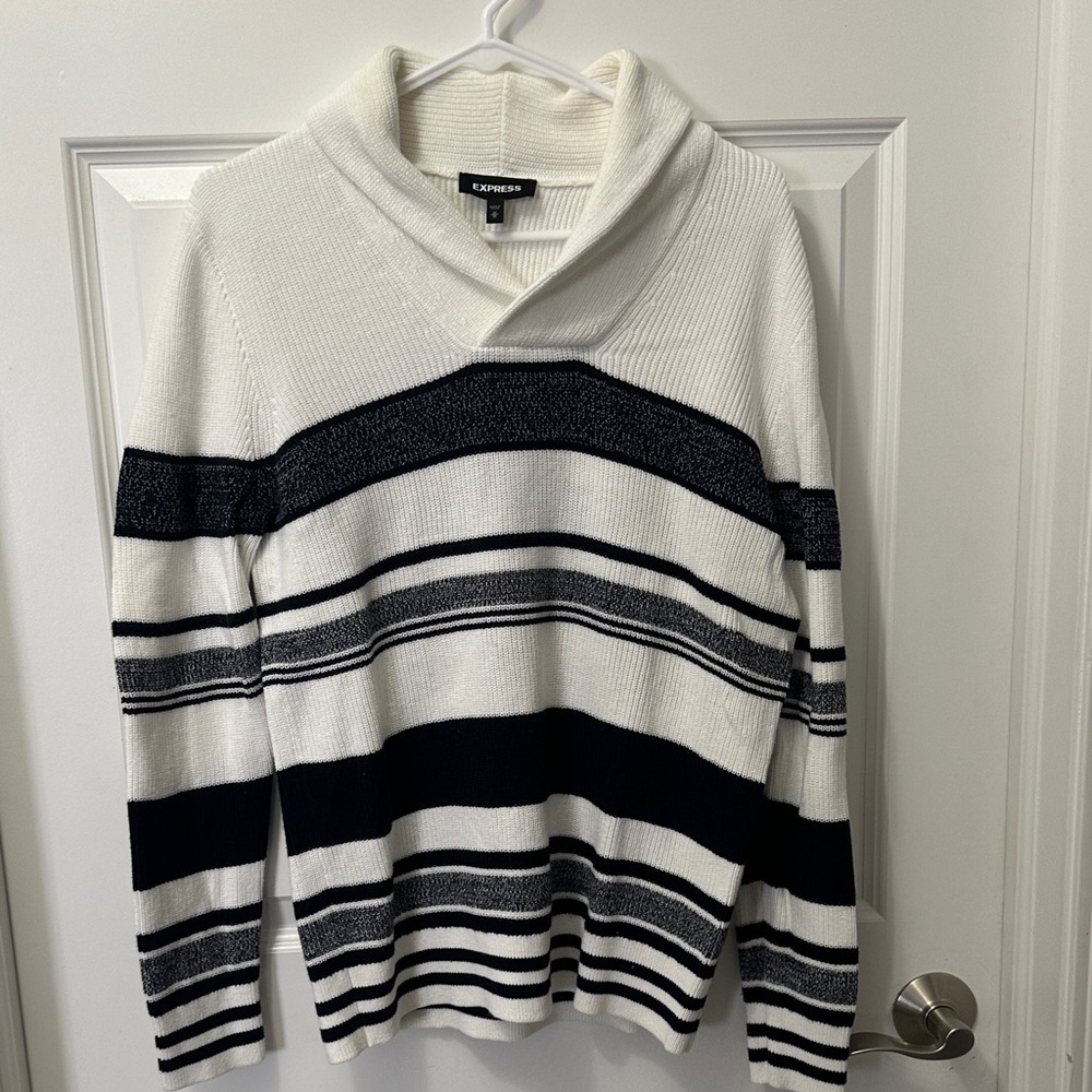 Express Men's V-Neck Sweater in Black and White Stripes